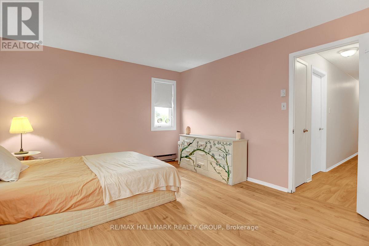 43 Haxby Private