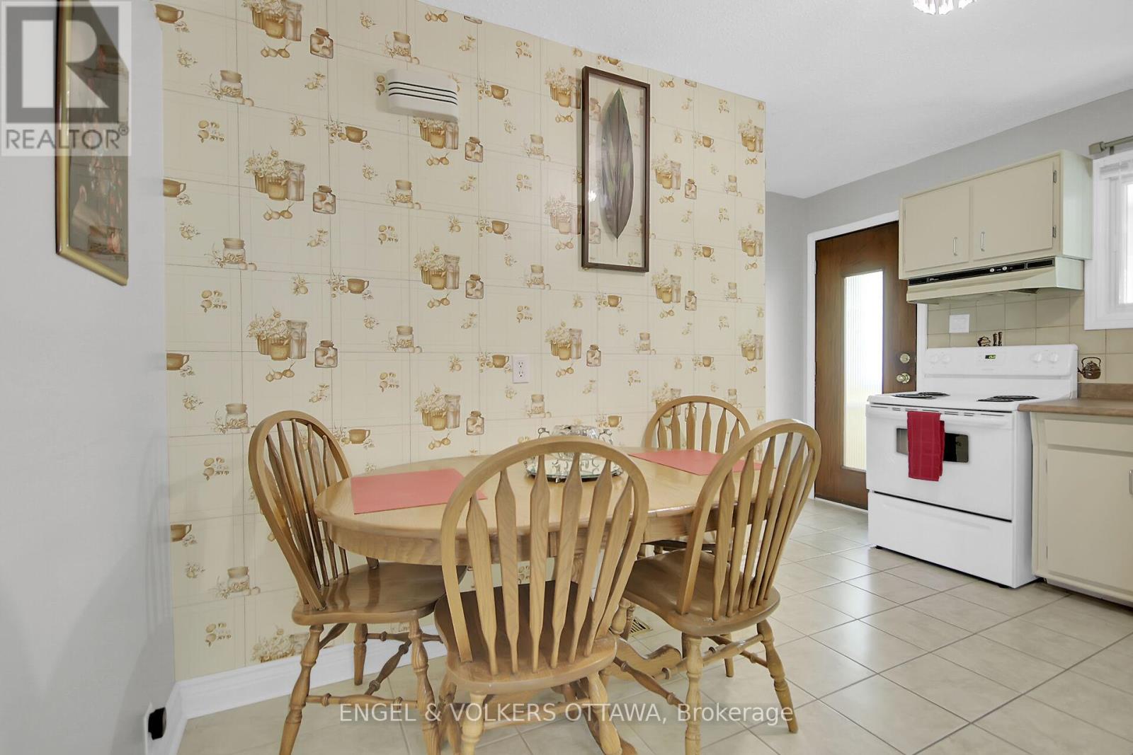 8 Greenwich Avenue