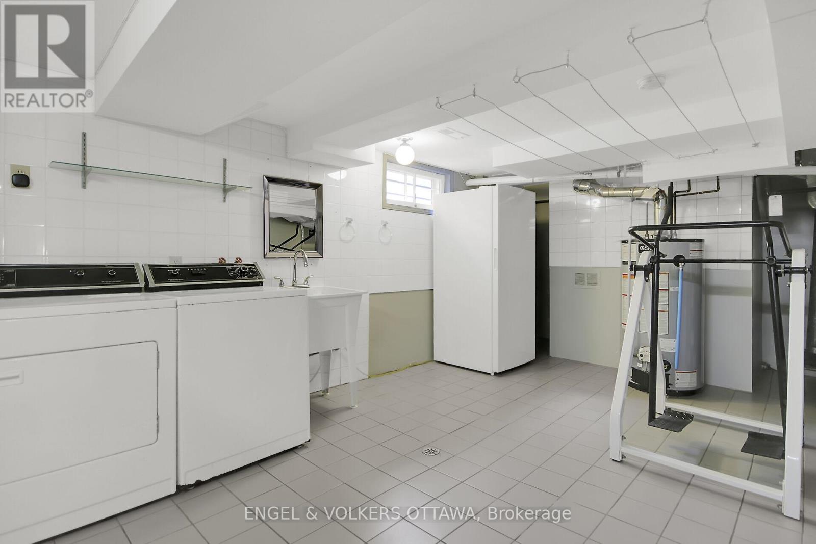 8 Greenwich Avenue