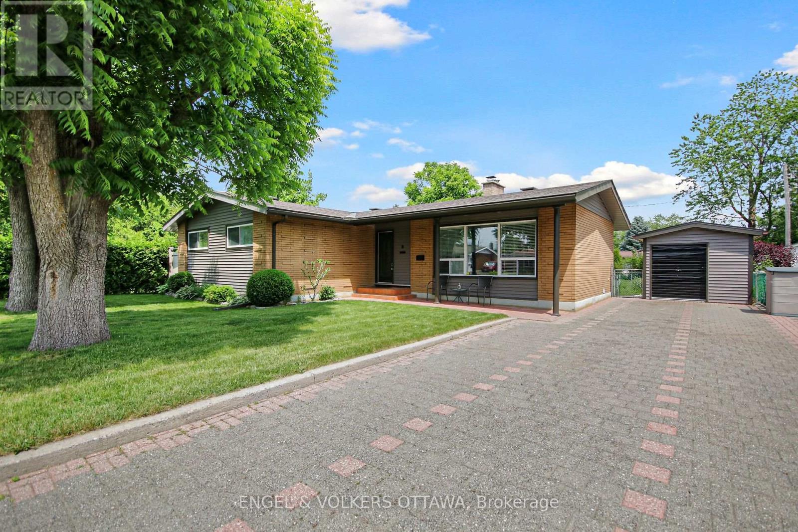 8 Greenwich Avenue