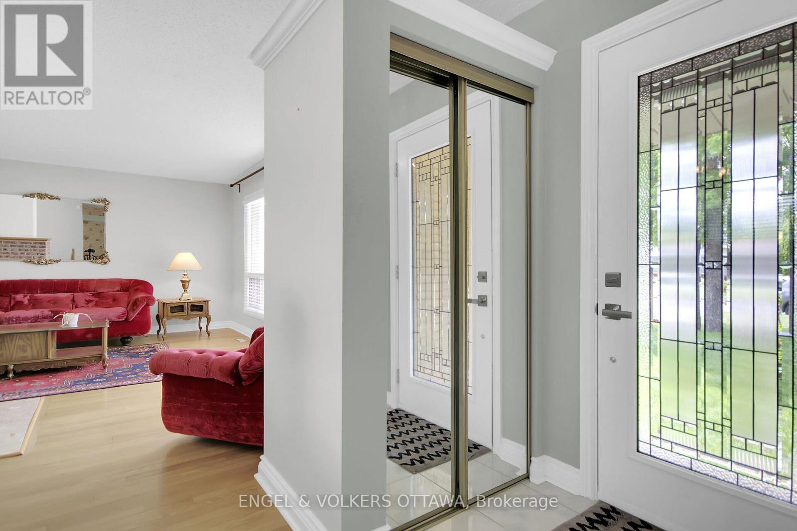 8 Greenwich Avenue