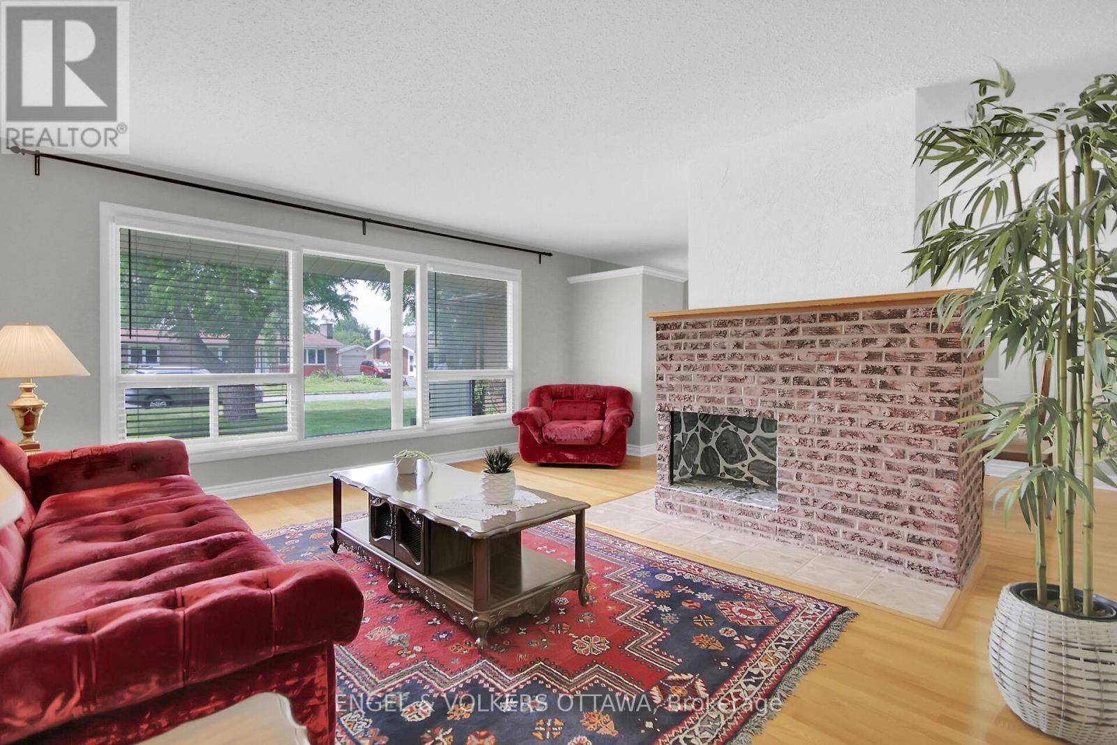 8 Greenwich Avenue