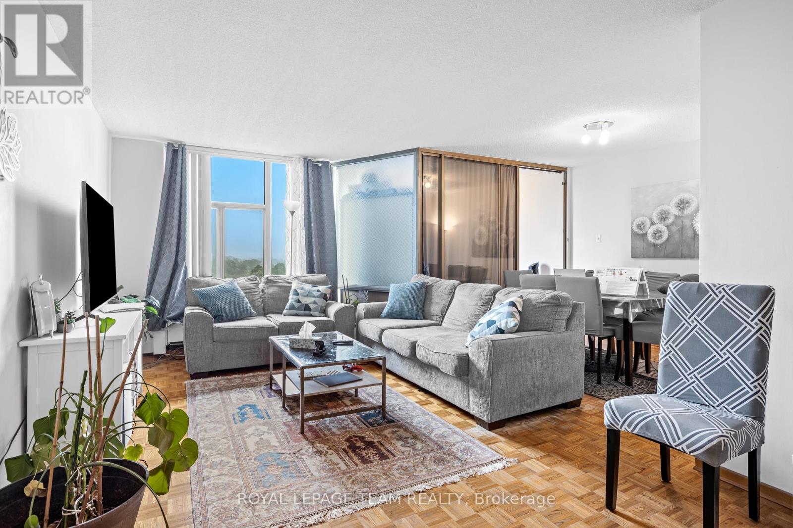 1111 - 2759 Carousel Crescent