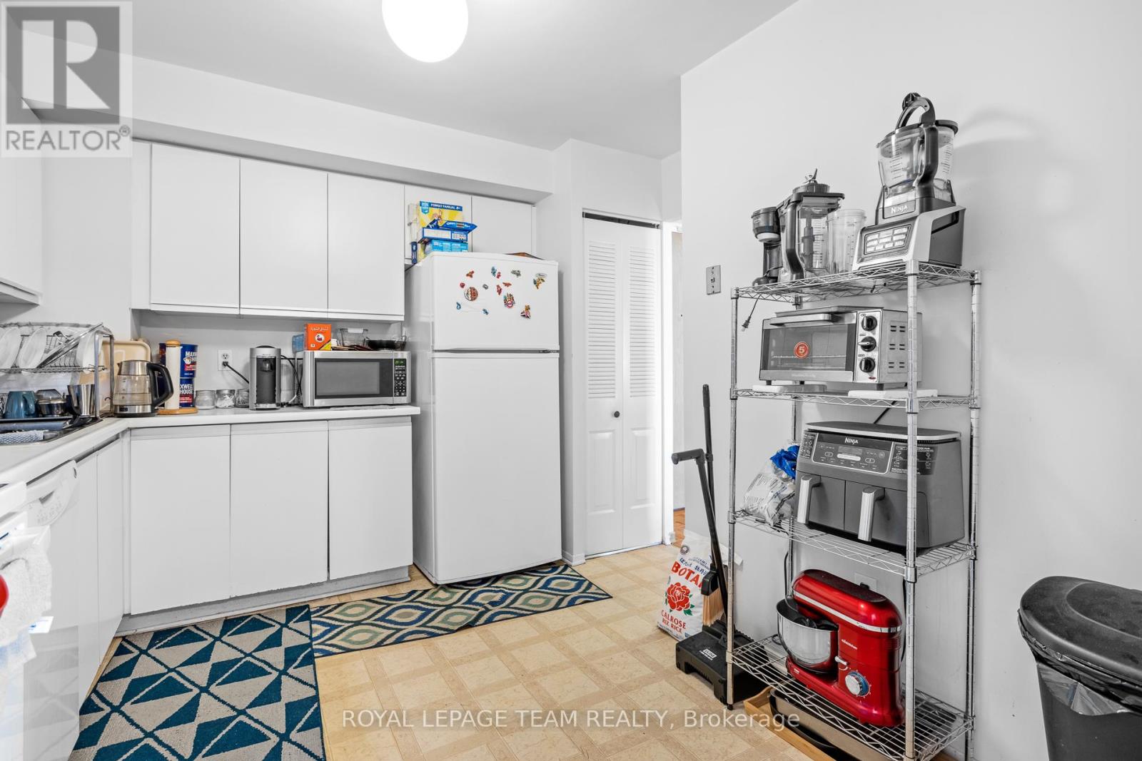 1111 - 2759 Carousel Crescent