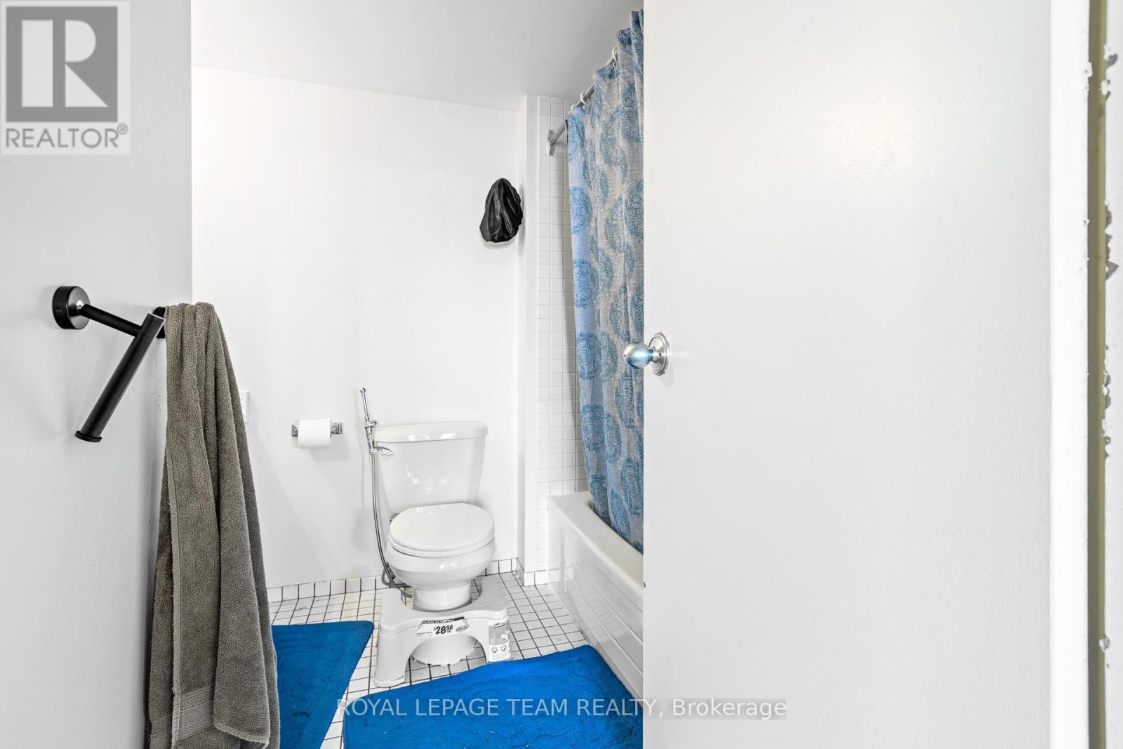 1111 - 2759 Carousel Crescent