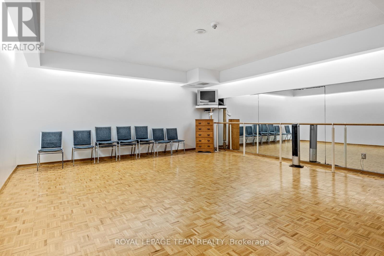 1111 - 2759 Carousel Crescent