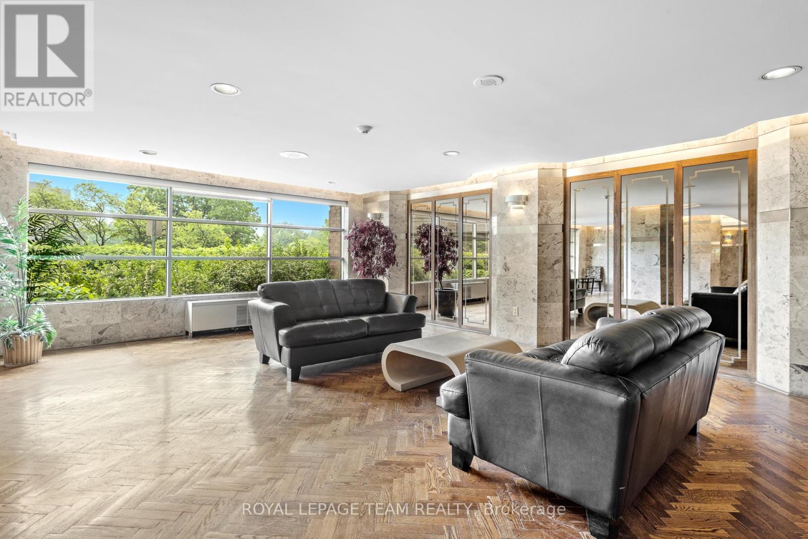 1111 - 2759 Carousel Crescent