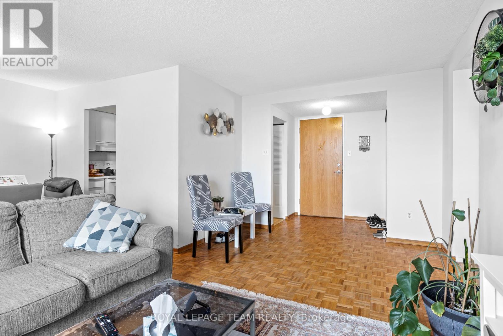 1111 - 2759 Carousel Crescent