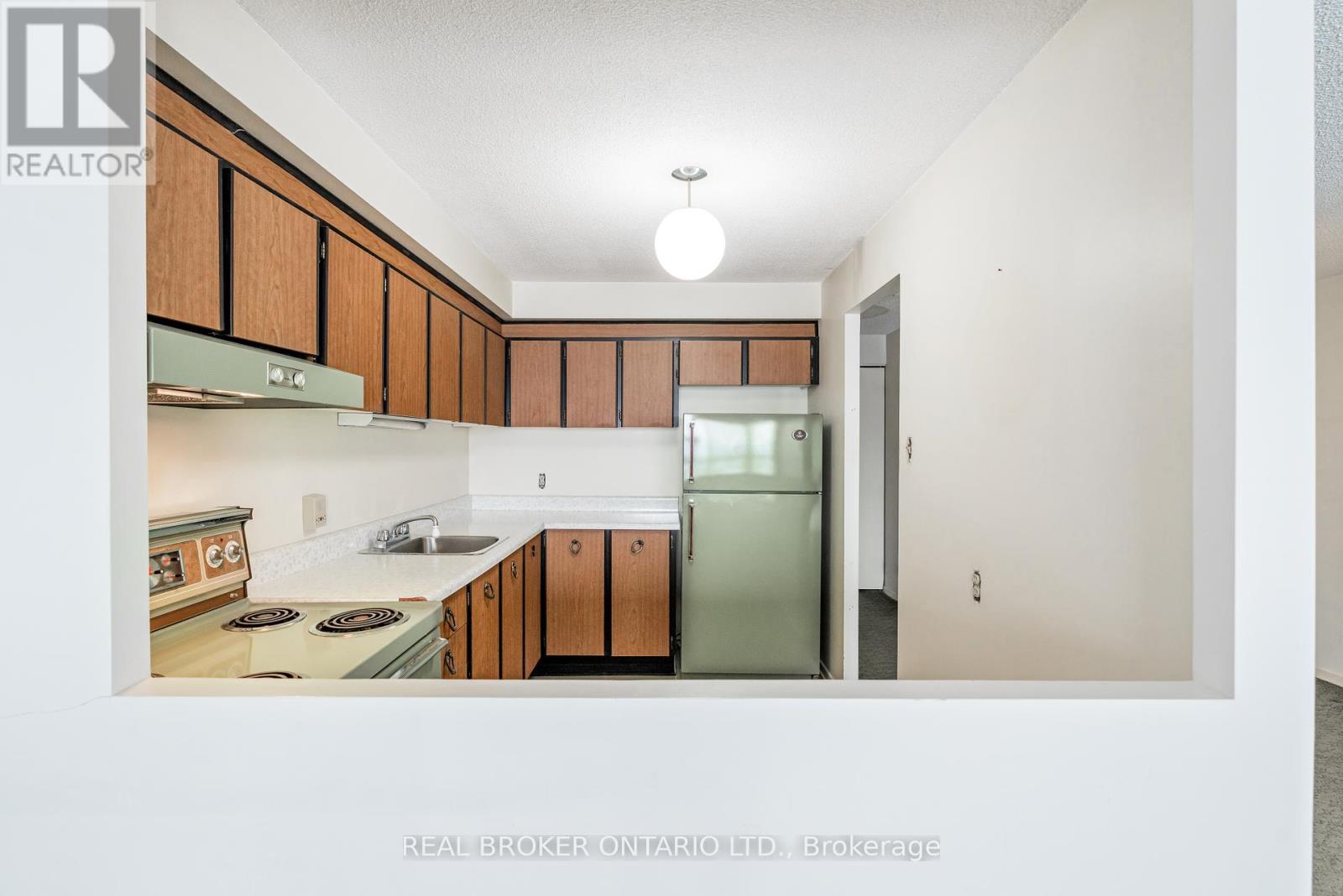 1907 - 158c Mcarthur Avenue