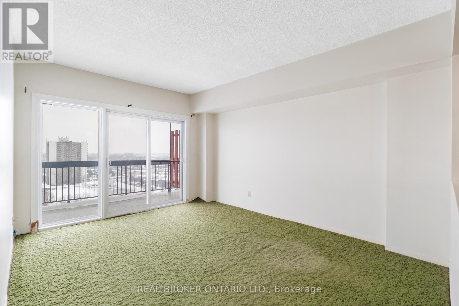1907 - 158c Mcarthur Avenue