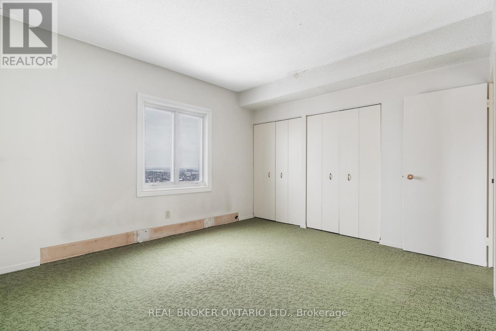 1907 - 158c Mcarthur Avenue