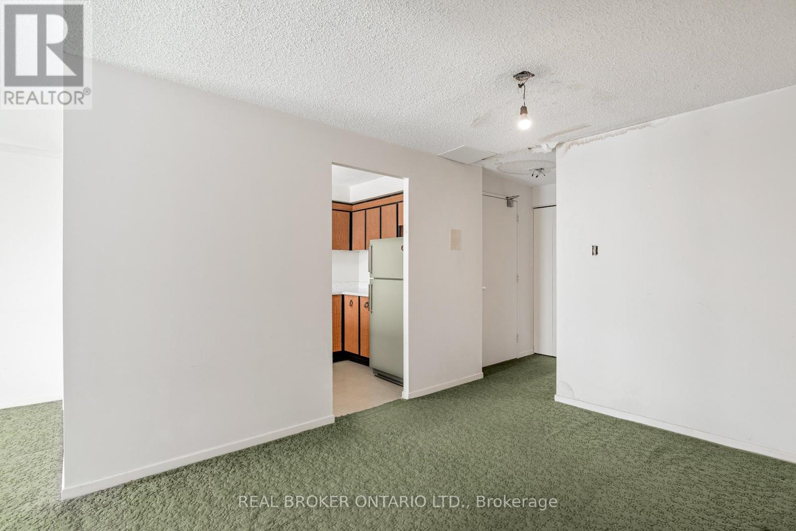 1907 - 158c Mcarthur Avenue