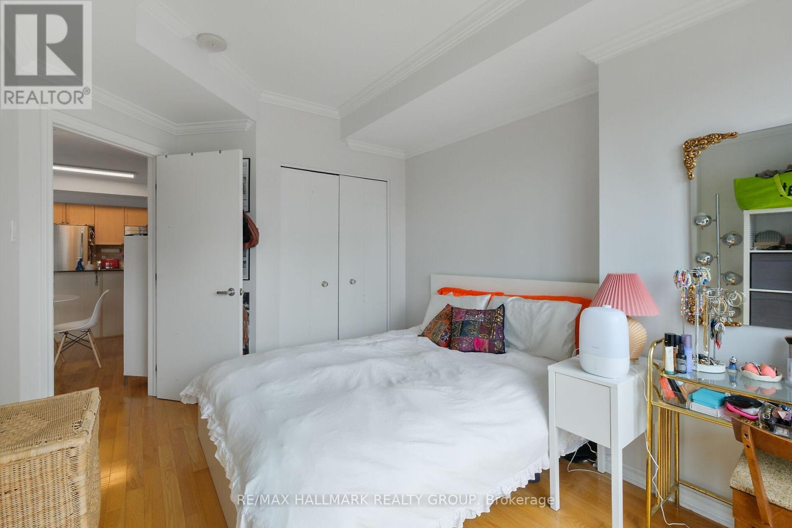 706 - 200 Rideau Street
