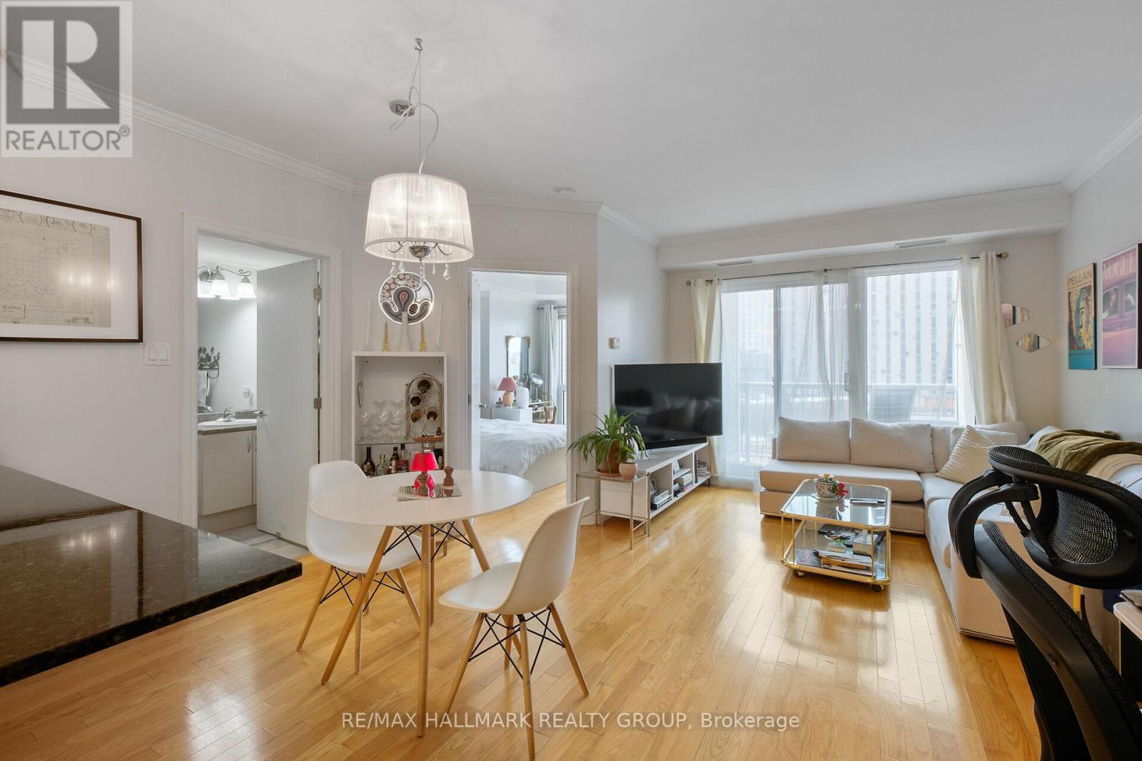 706 - 200 Rideau Street