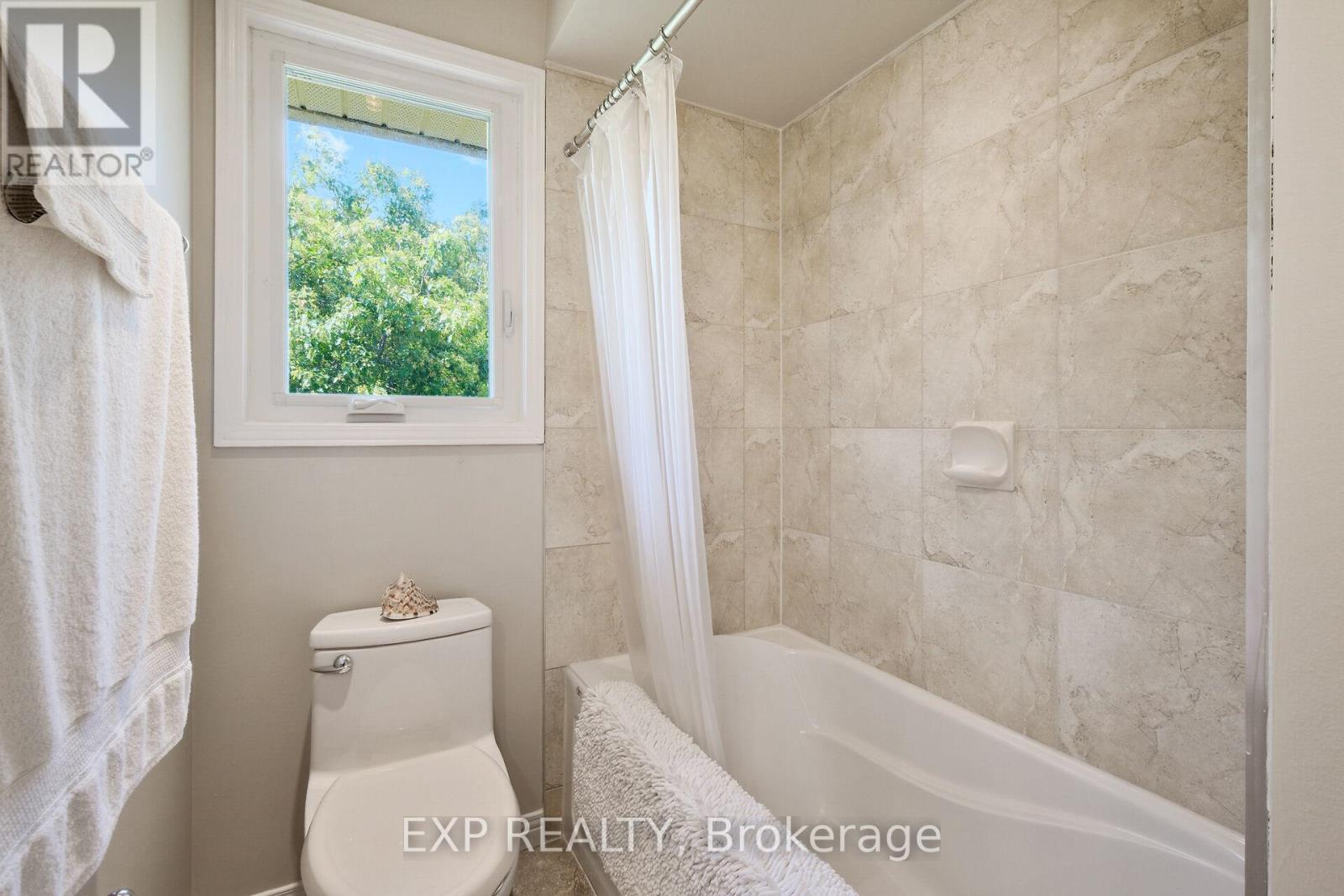 1376 Macdonald Road