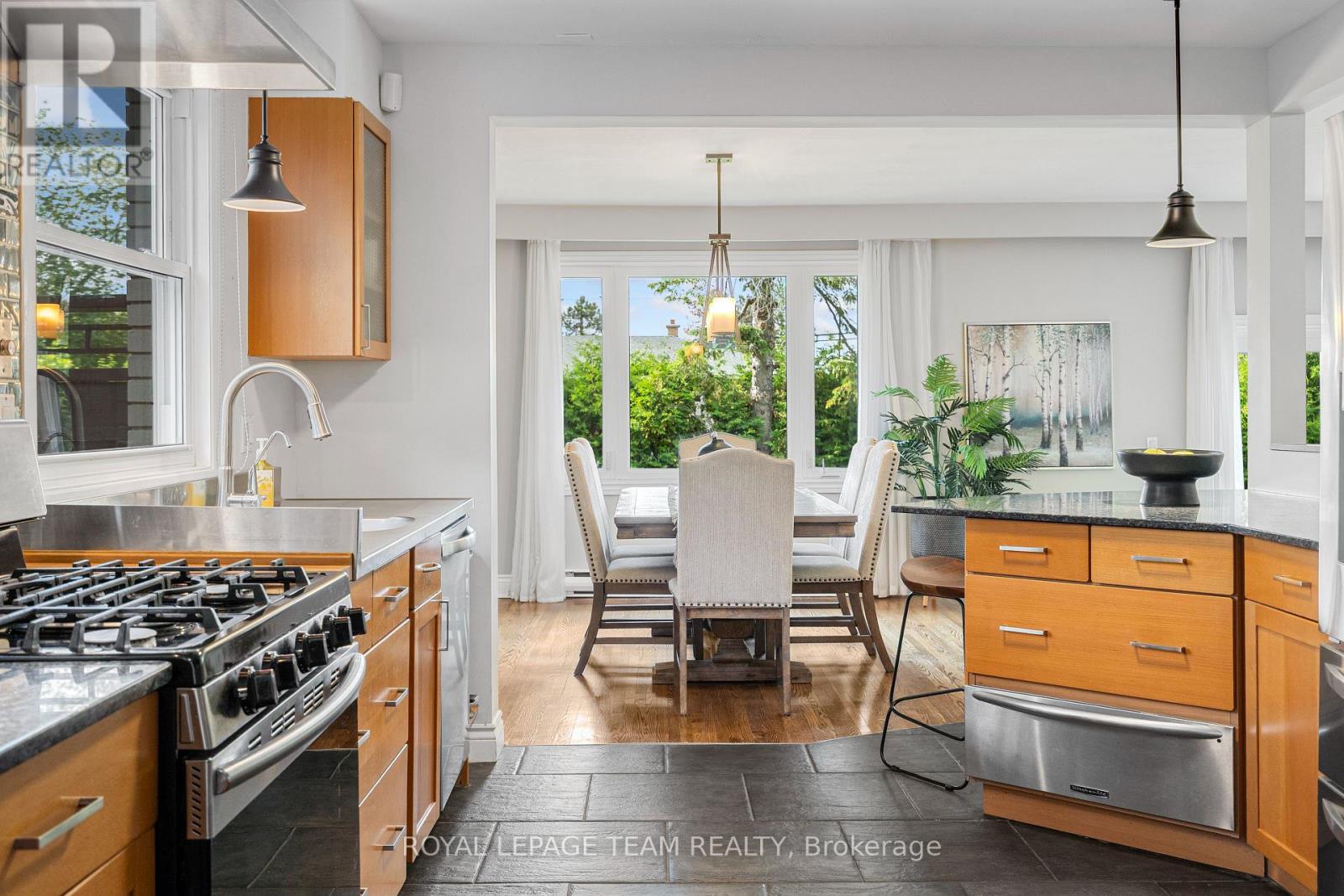 37 Promenade Avenue