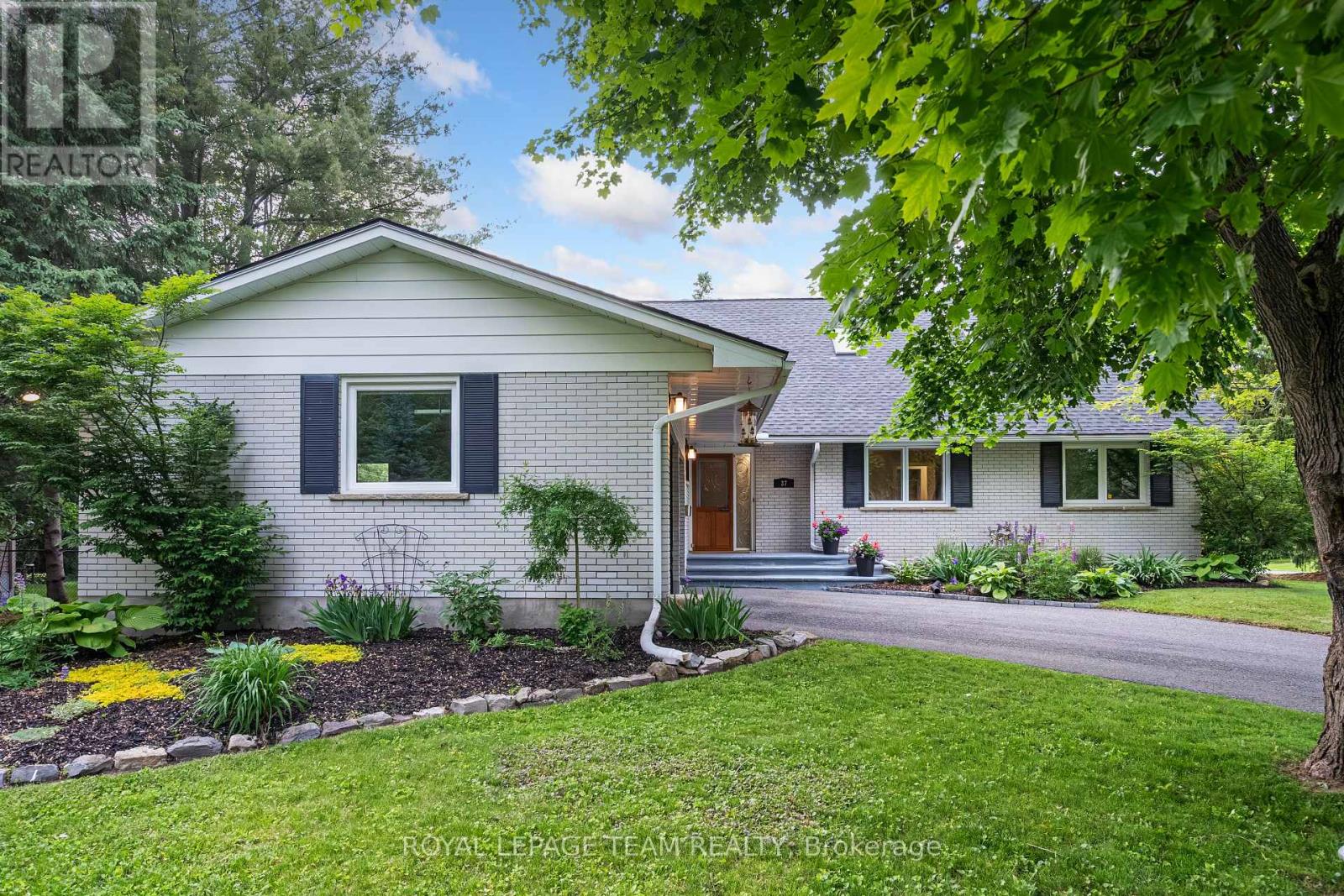 37 Promenade Avenue