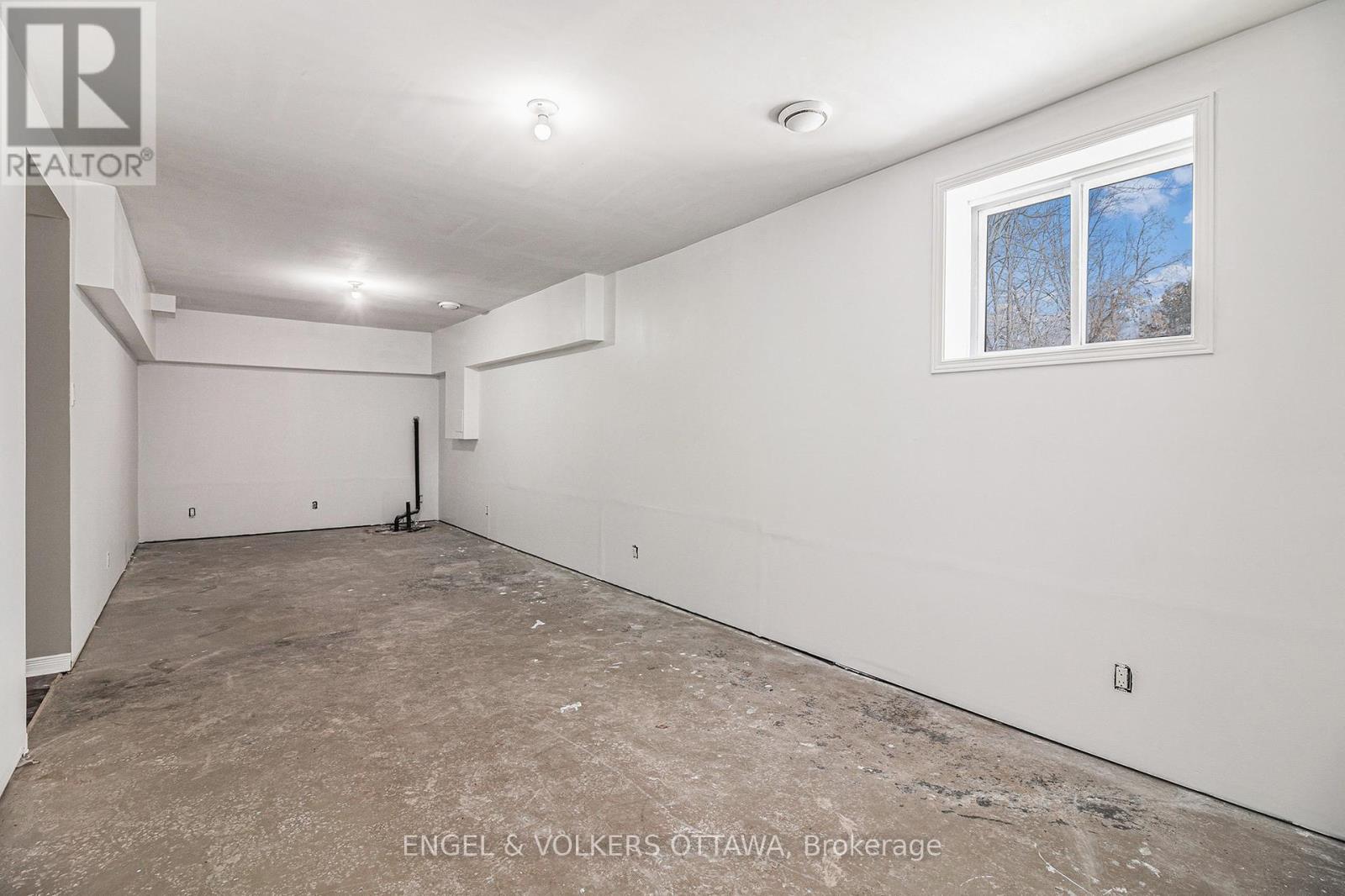 1095 Morin Road