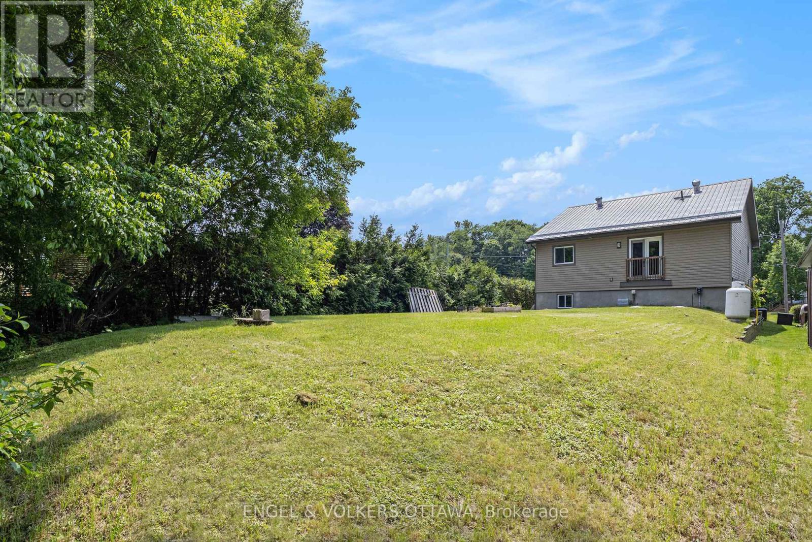 1095 Morin Road
