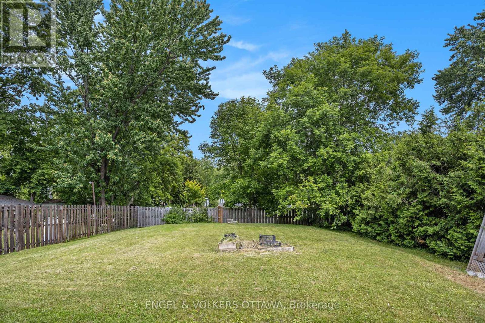1095 Morin Road