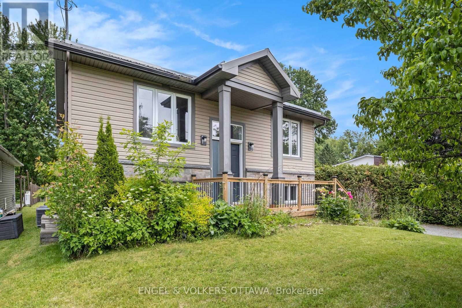 1095 Morin Road