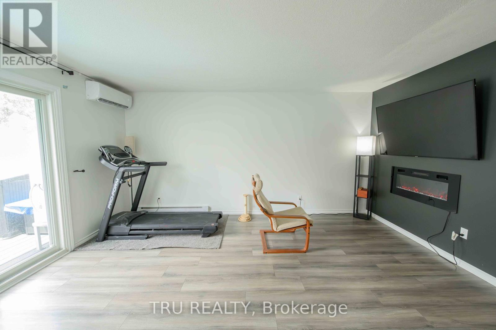152 - 825 Cahill Drive W