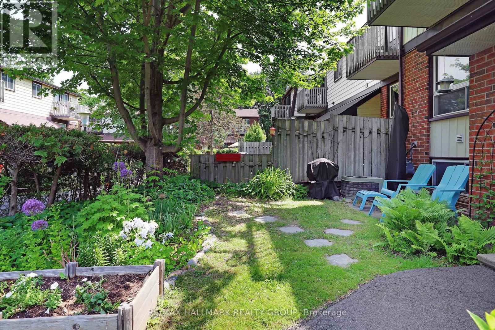 8 - 405 Montfort Street