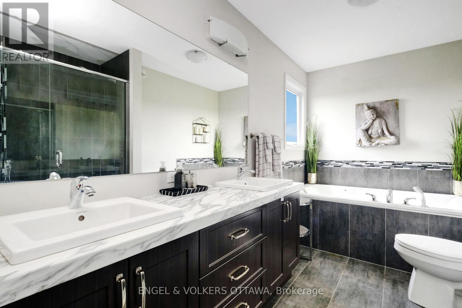 116 Sunset Crescent
