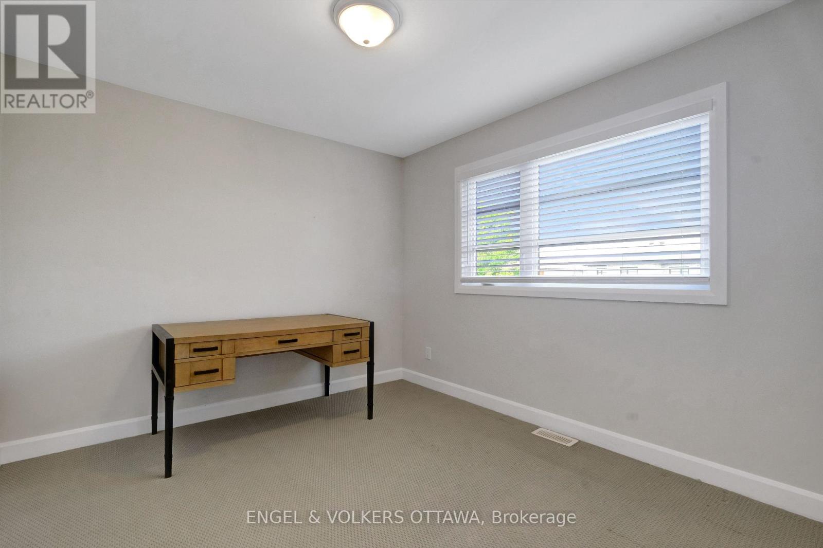 116 Sunset Crescent