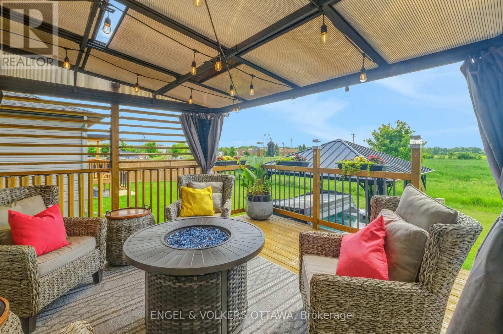 116 Sunset Crescent