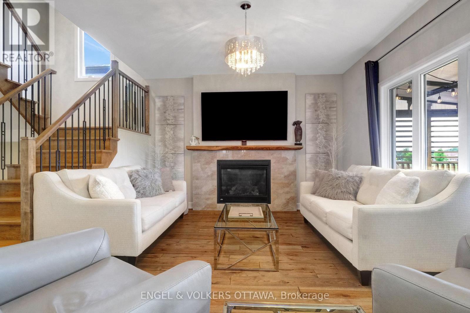 116 Sunset Crescent