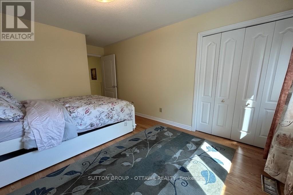 32 Cellini Court W