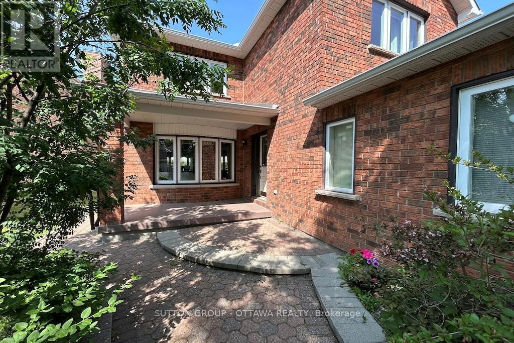 32 Cellini Court W
