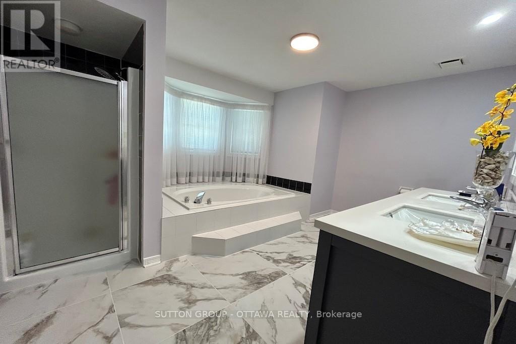 32 Cellini Court W