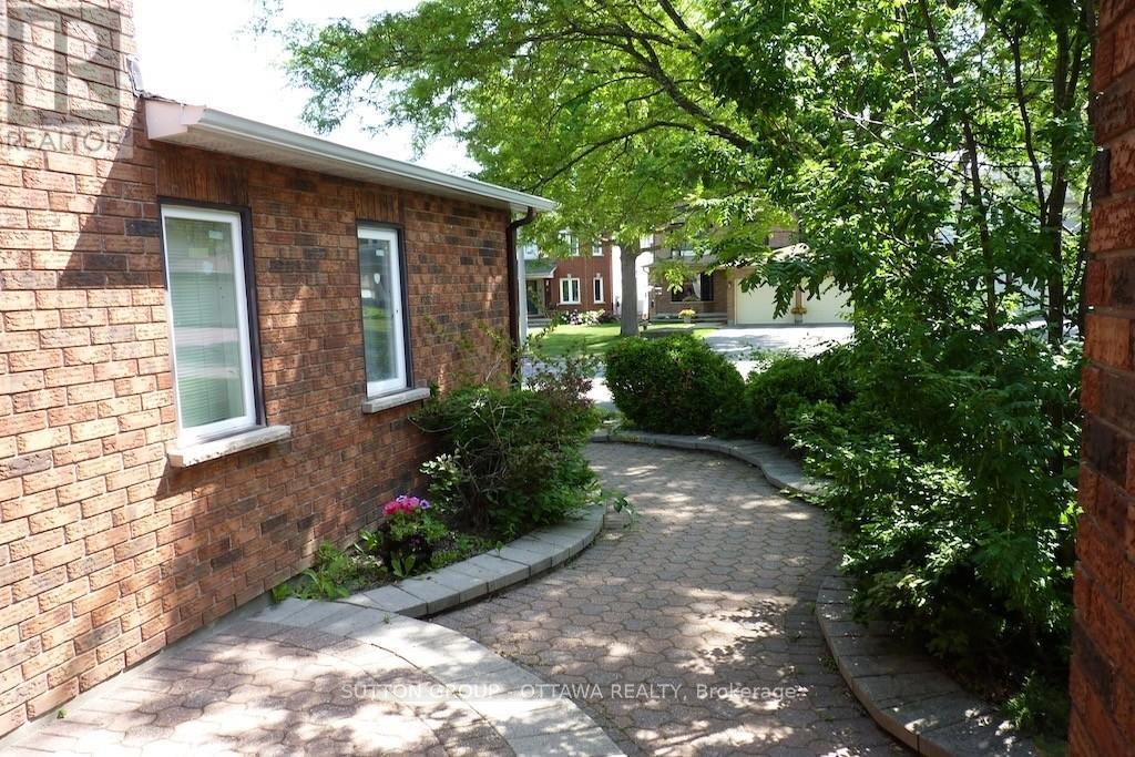 32 Cellini Court W