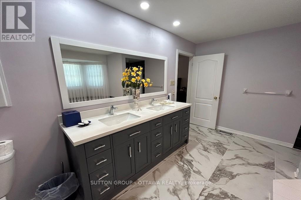 32 Cellini Court W