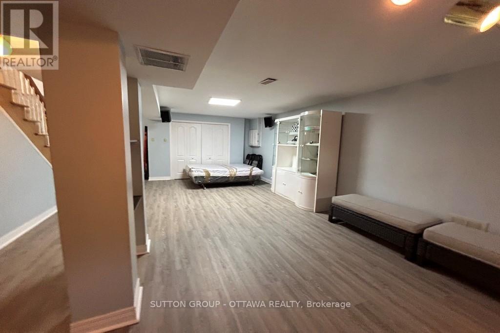 32 Cellini Court W
