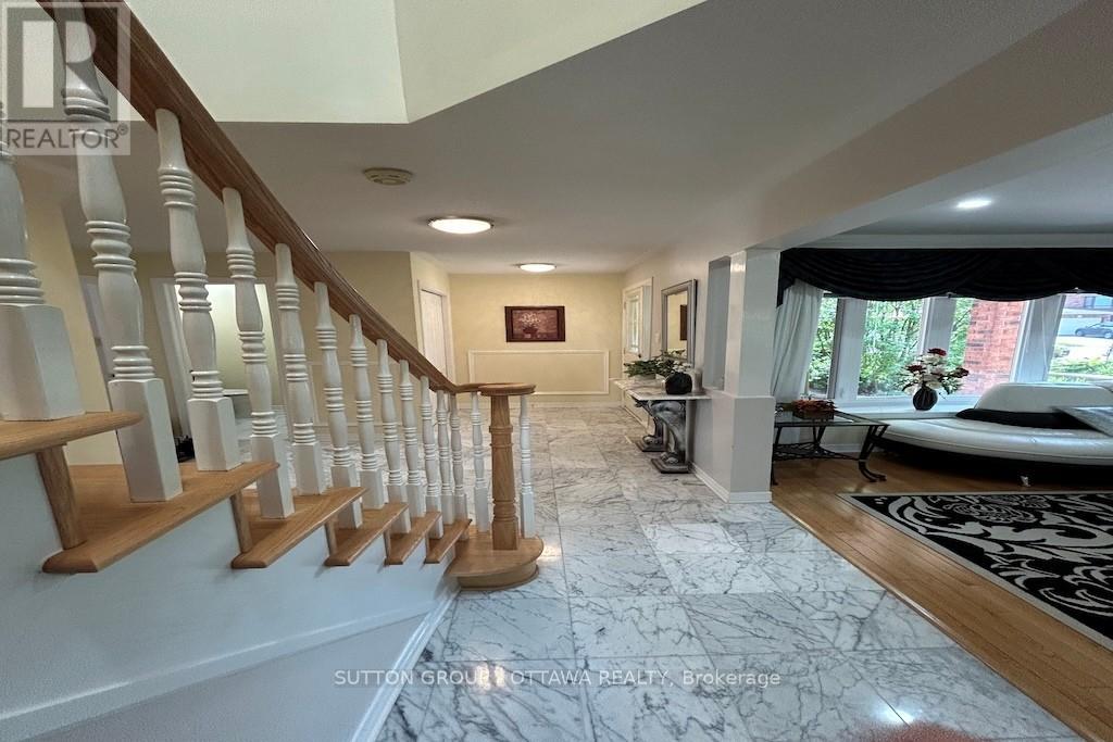 32 Cellini Court W
