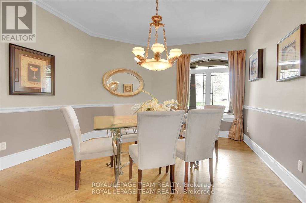 5591 Manotick Main Street