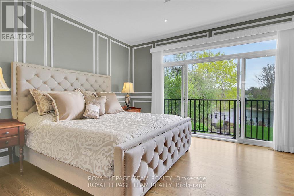 5591 Manotick Main Street