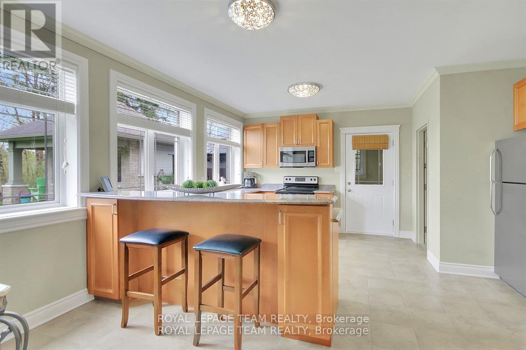 5591 Manotick Main Street