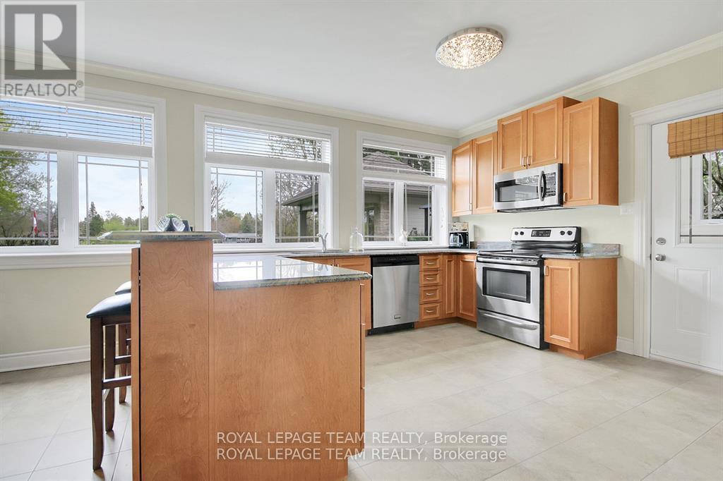5591 Manotick Main Street