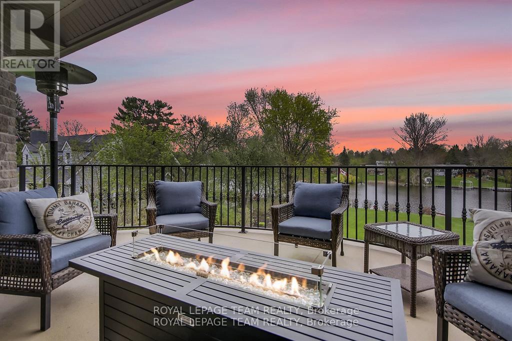 5591 Manotick Main Street