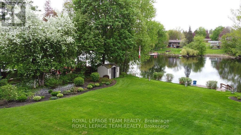 5591 Manotick Main Street