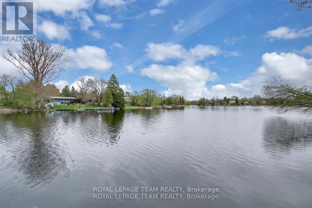5591 Manotick Main Street