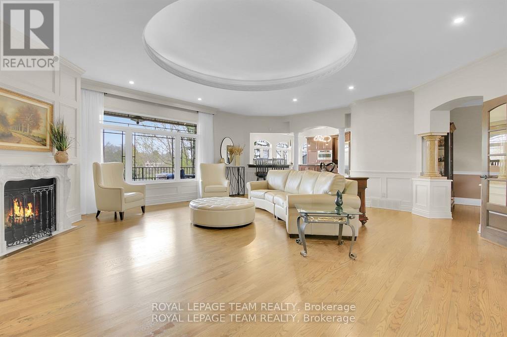 5591 Manotick Main Street