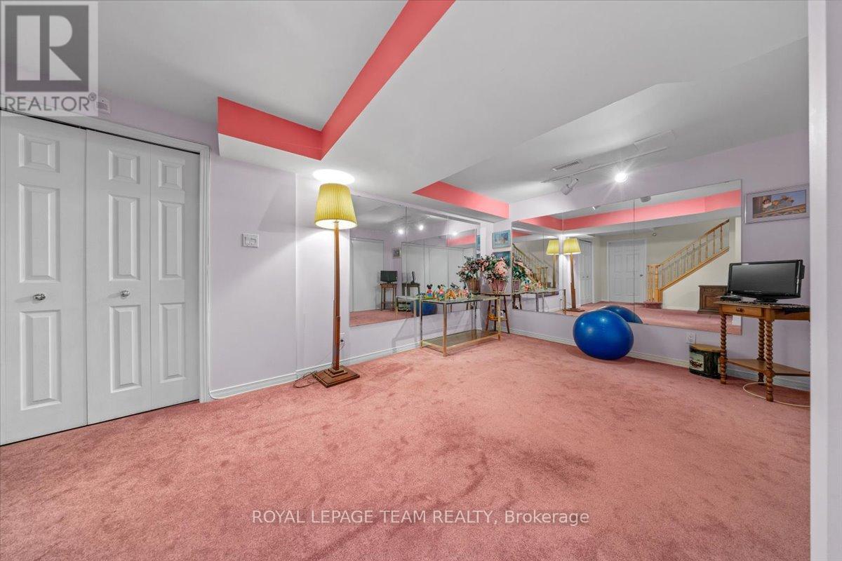 17 Stonehedge Parkway