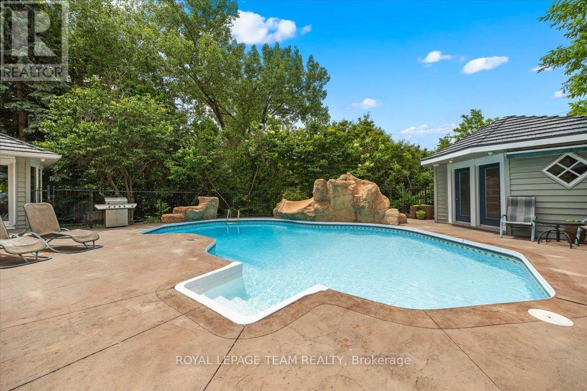 17 Stonehedge Parkway