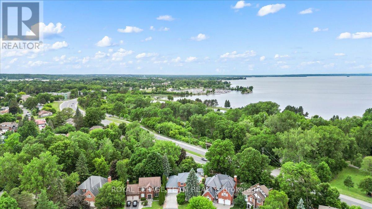 17 Stonehedge Parkway