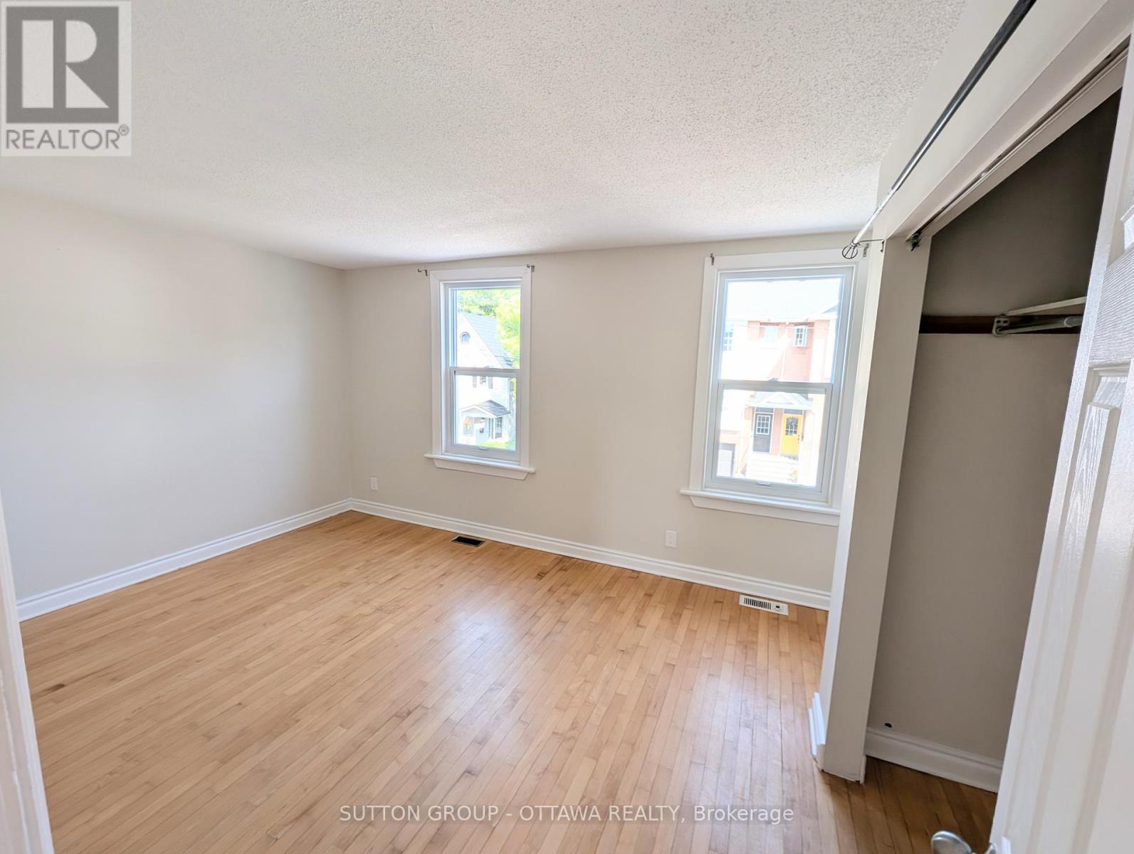 8 Robinson Avenue